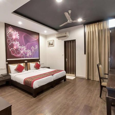 Oyo 9841 The Vivir 1 Hotel Noida Bagian luar foto