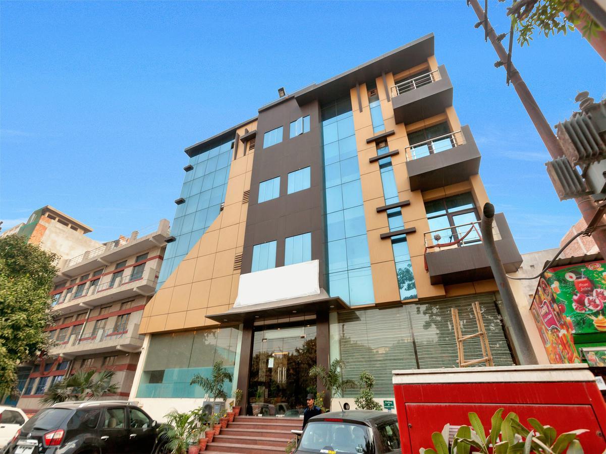 Oyo 9841 The Vivir 1 Hotel Noida Bagian luar foto