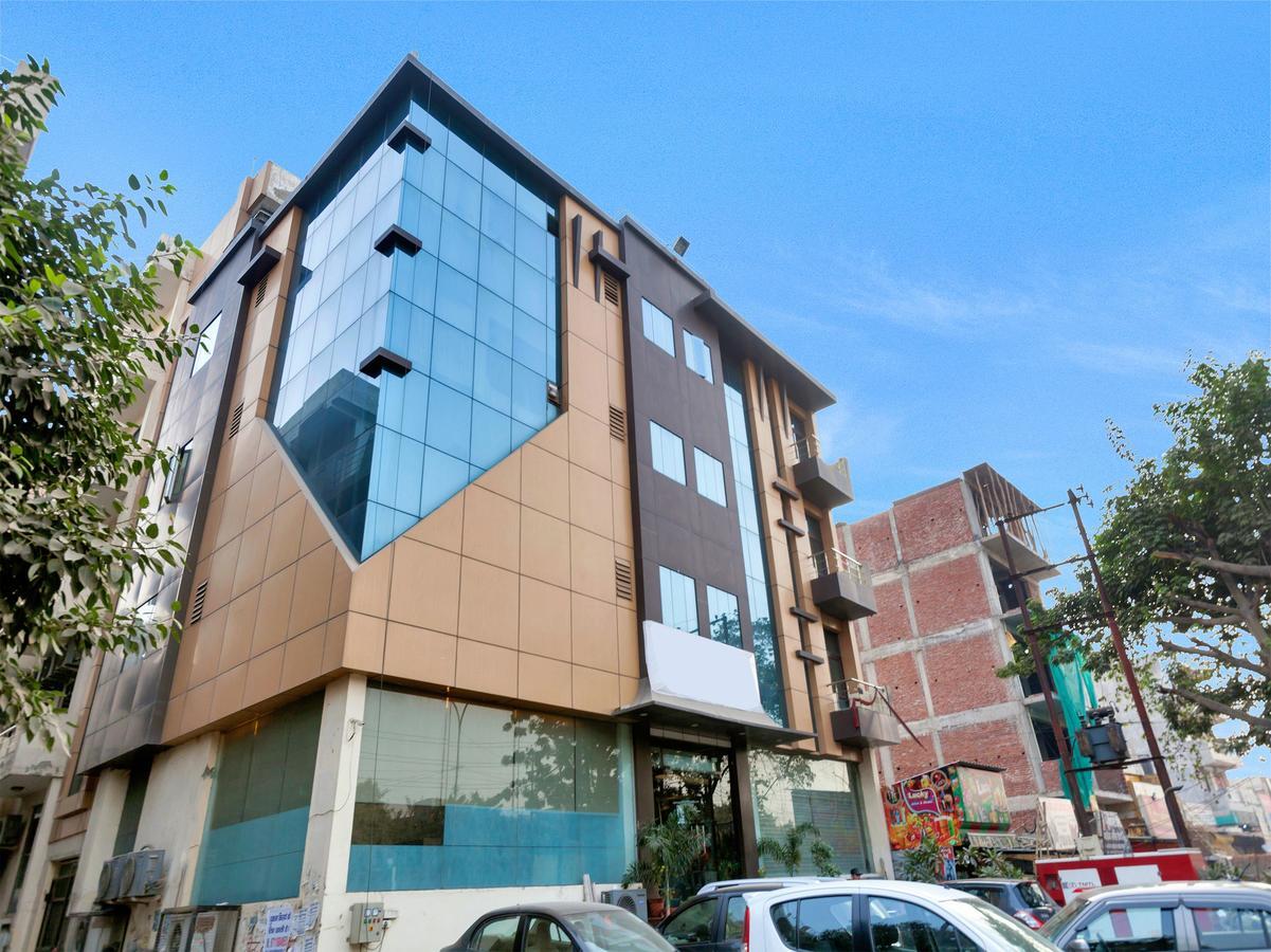 Oyo 9841 The Vivir 1 Hotel Noida Bagian luar foto
