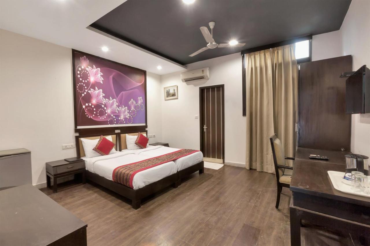 Oyo 9841 The Vivir 1 Hotel Noida Bagian luar foto