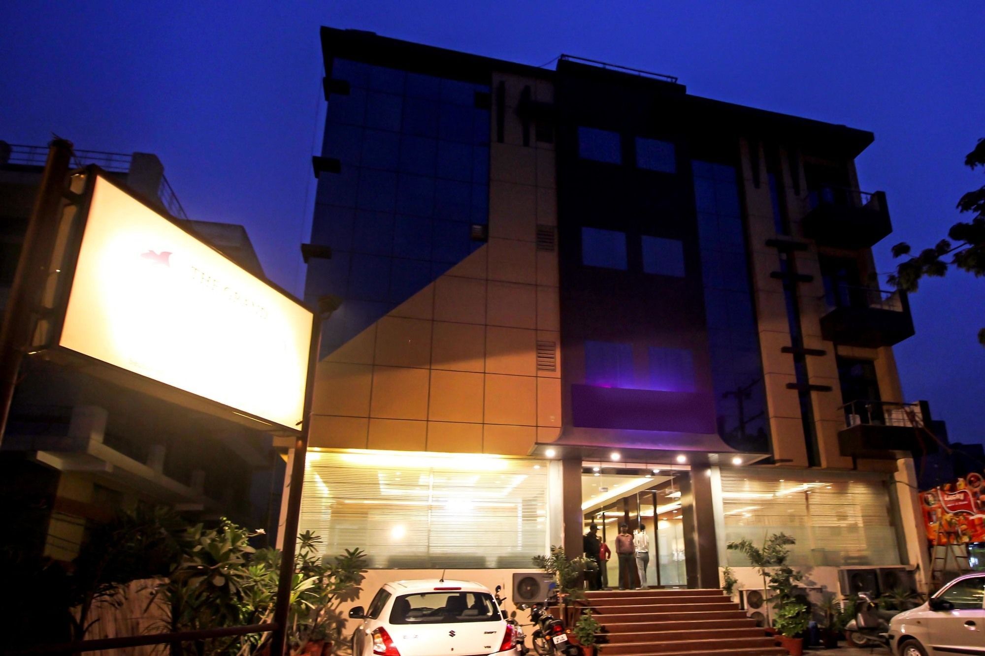 Oyo 9841 The Vivir 1 Hotel Noida Bagian luar foto