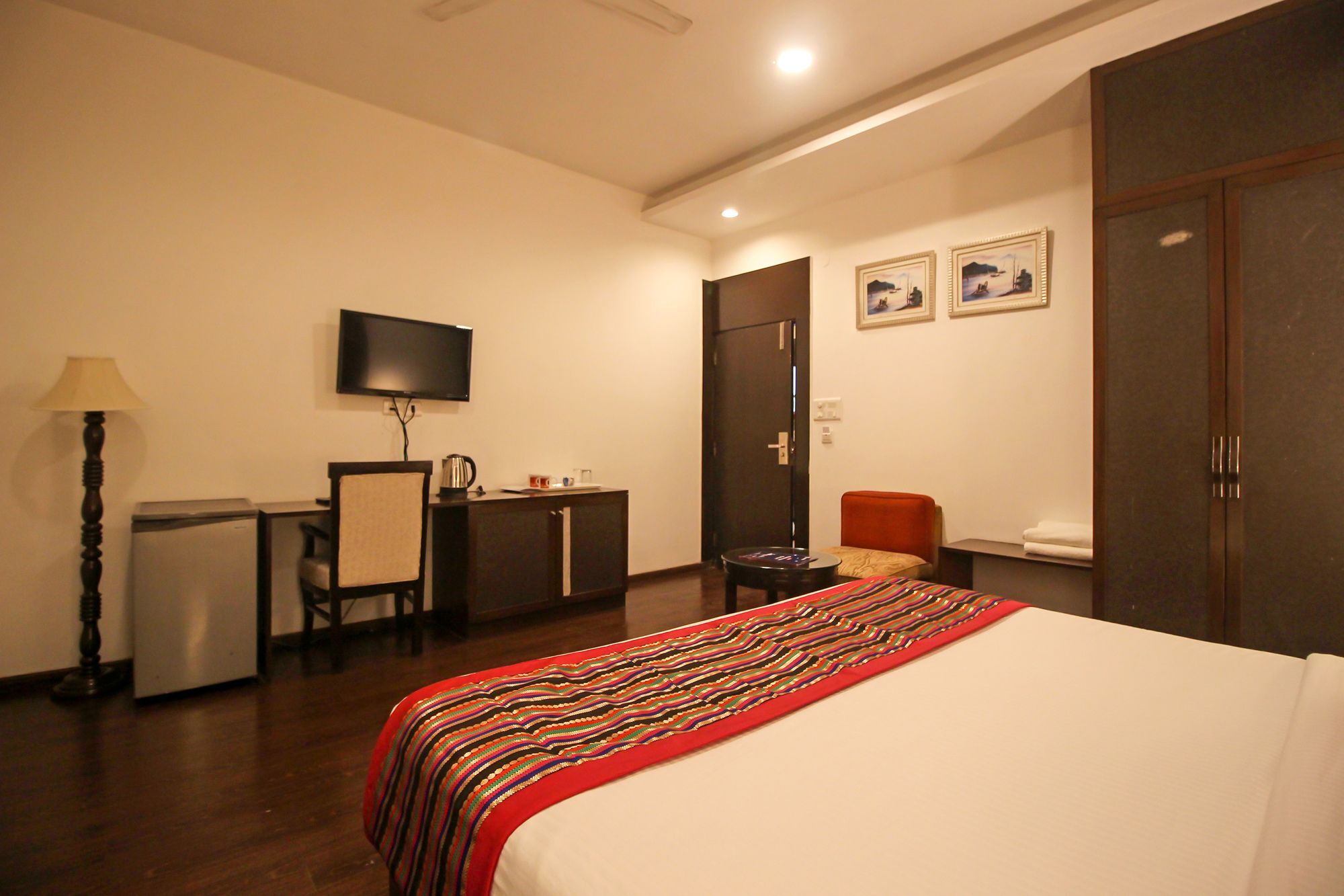 Oyo 9841 The Vivir 1 Hotel Noida Bagian luar foto