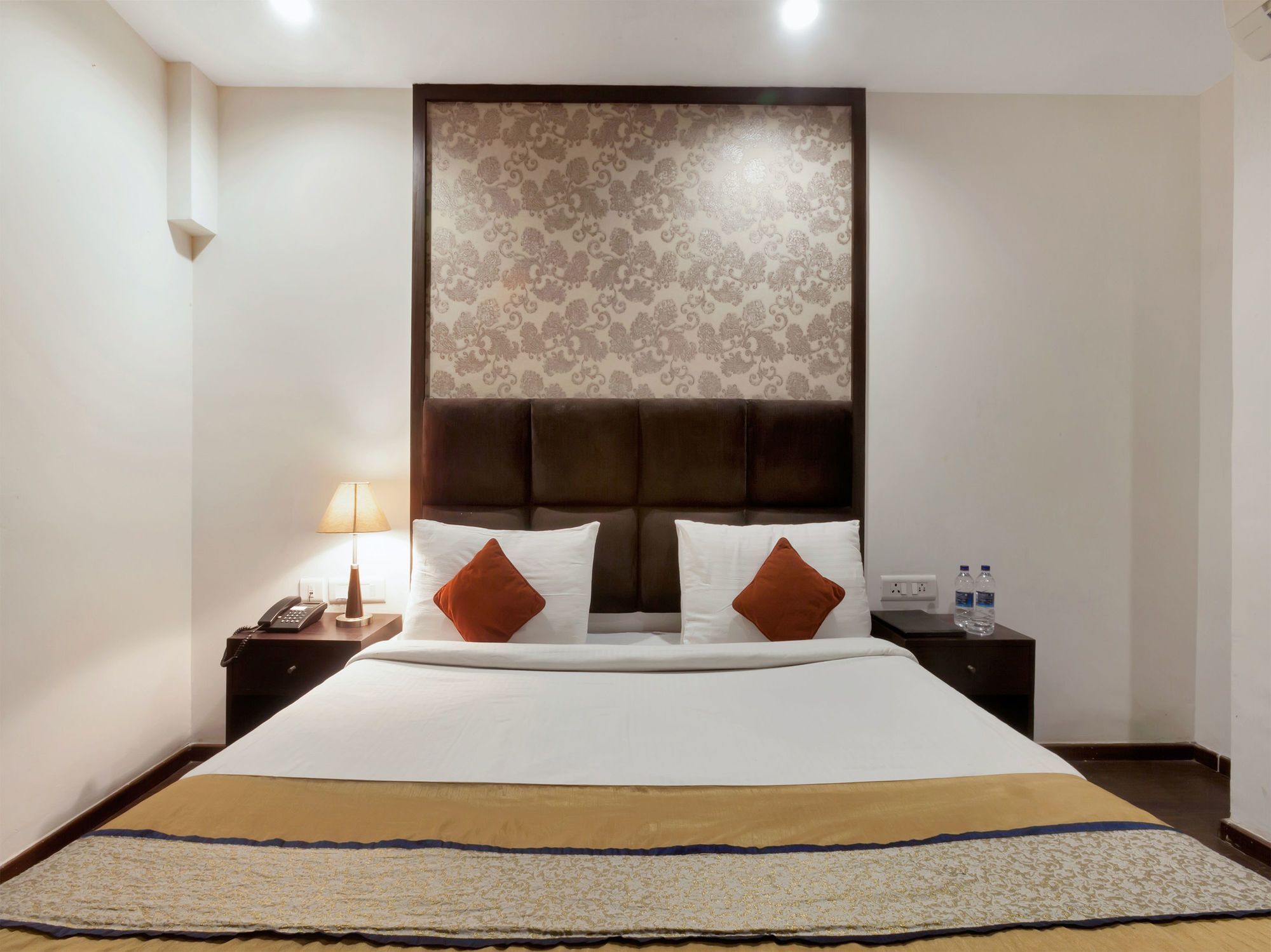Oyo 9841 The Vivir 1 Hotel Noida Bagian luar foto