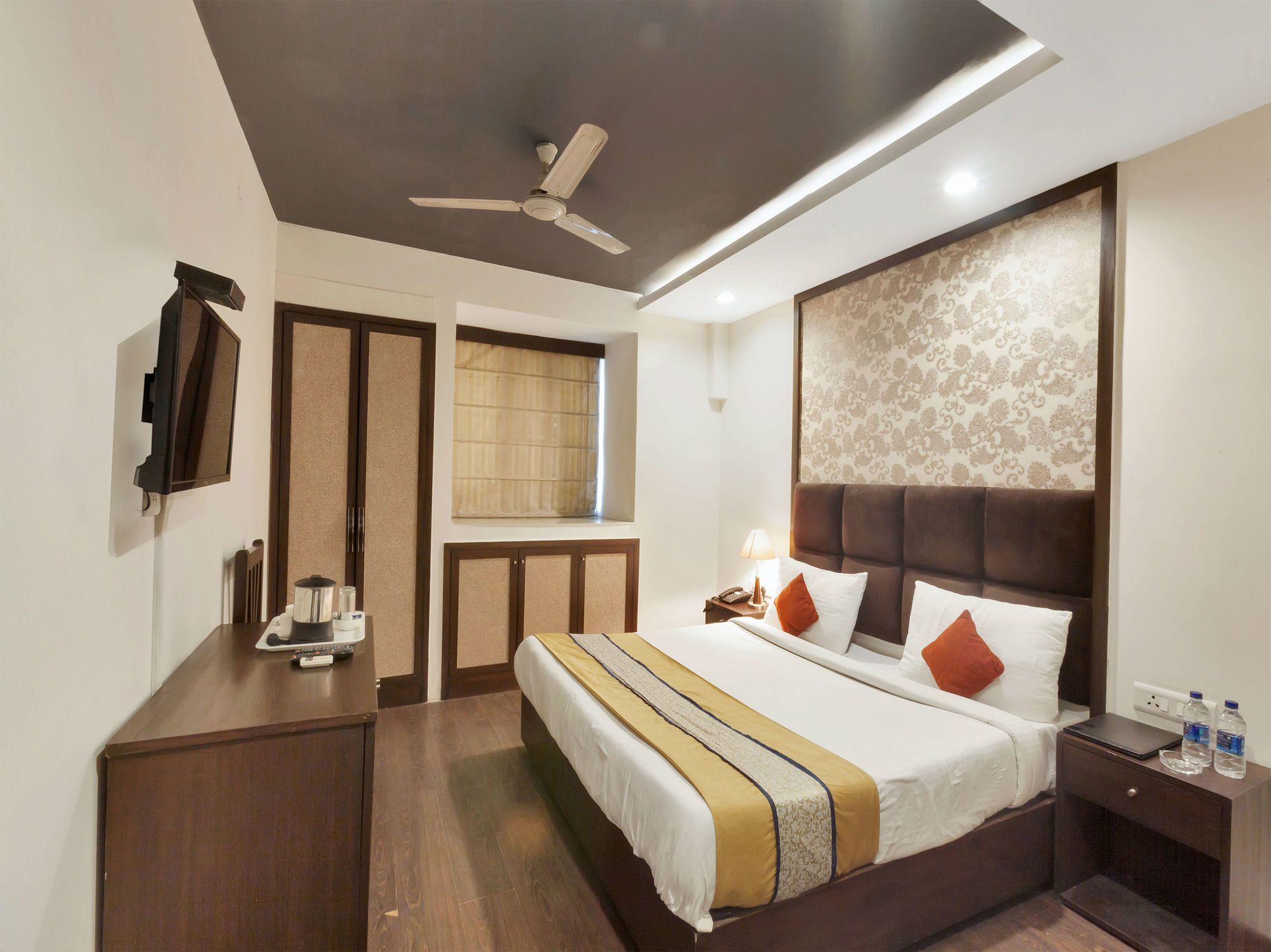 Oyo 9841 The Vivir 1 Hotel Noida Bagian luar foto