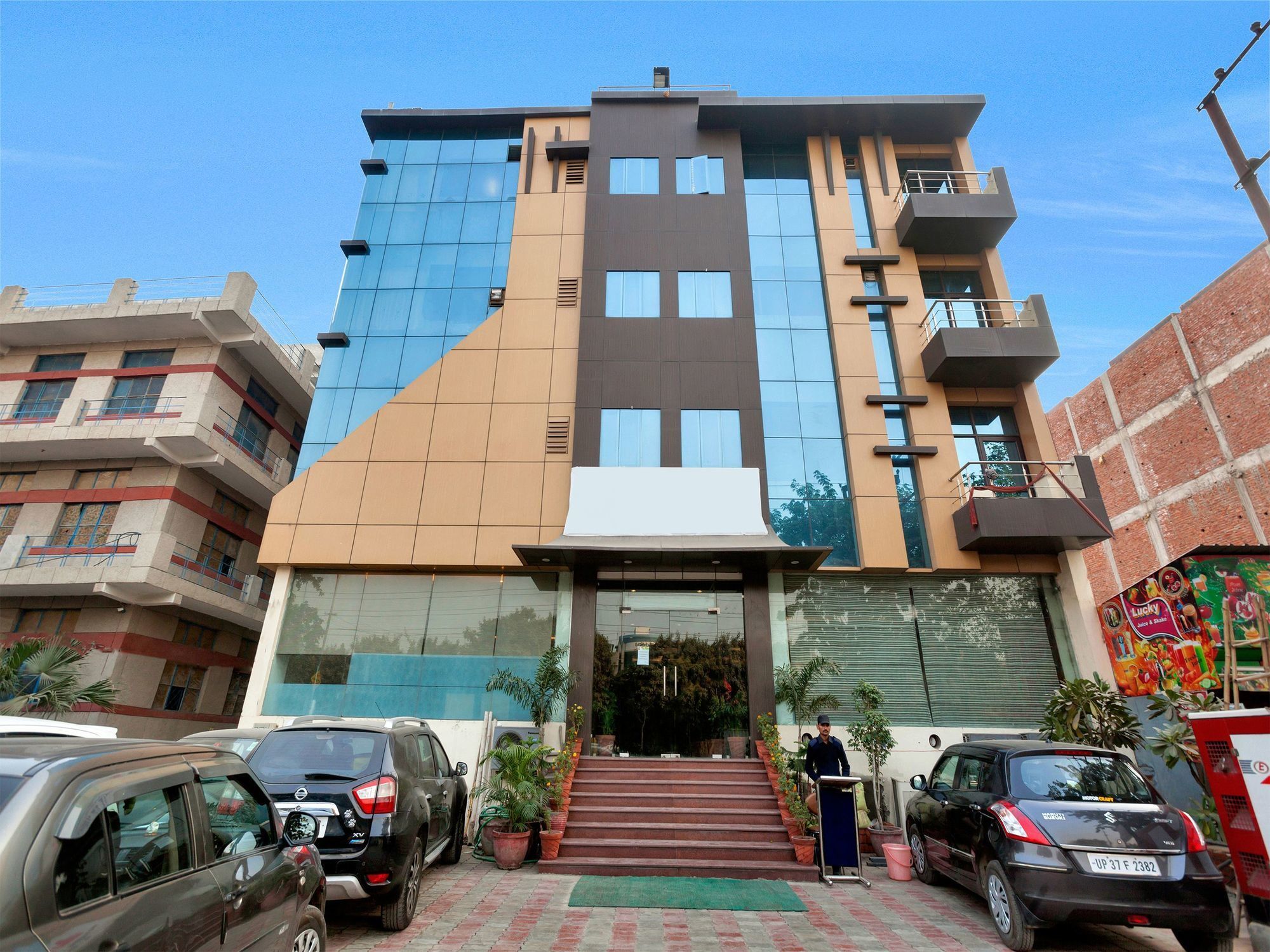 Oyo 9841 The Vivir 1 Hotel Noida Bagian luar foto